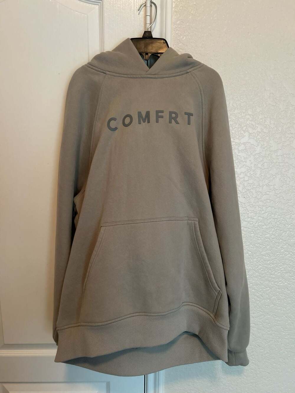 Comfrt Signature Heavyweight Hoodie in Stone